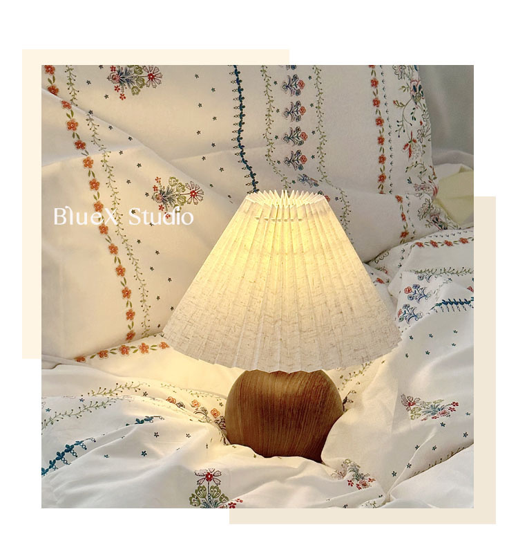 Pleated table lamp, ins Nordic ceramic bedside lamp, warm, romantic, simple, ins style, girlish, high-end and retro pic 19