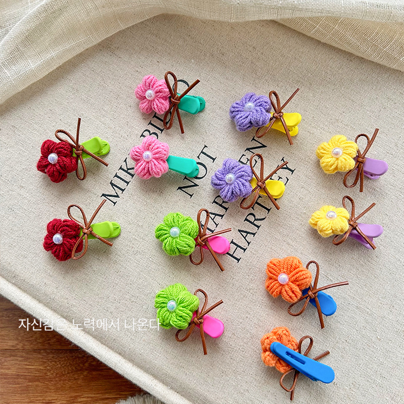 A new Korean knitted sweater, fashionable and cute, colorful flower bow clip, bangs clip, and a pair of broken hair clips for girls pic 4