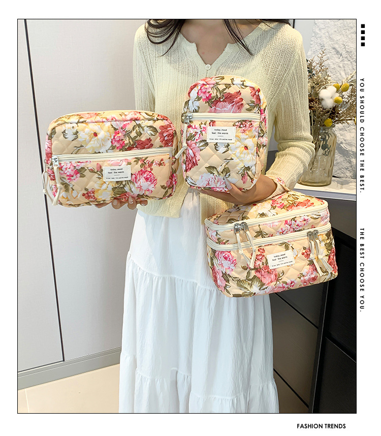 新款碎花化妆包大容量高级感化妆品收纳包便携旅行洗漱包手拿包详情17