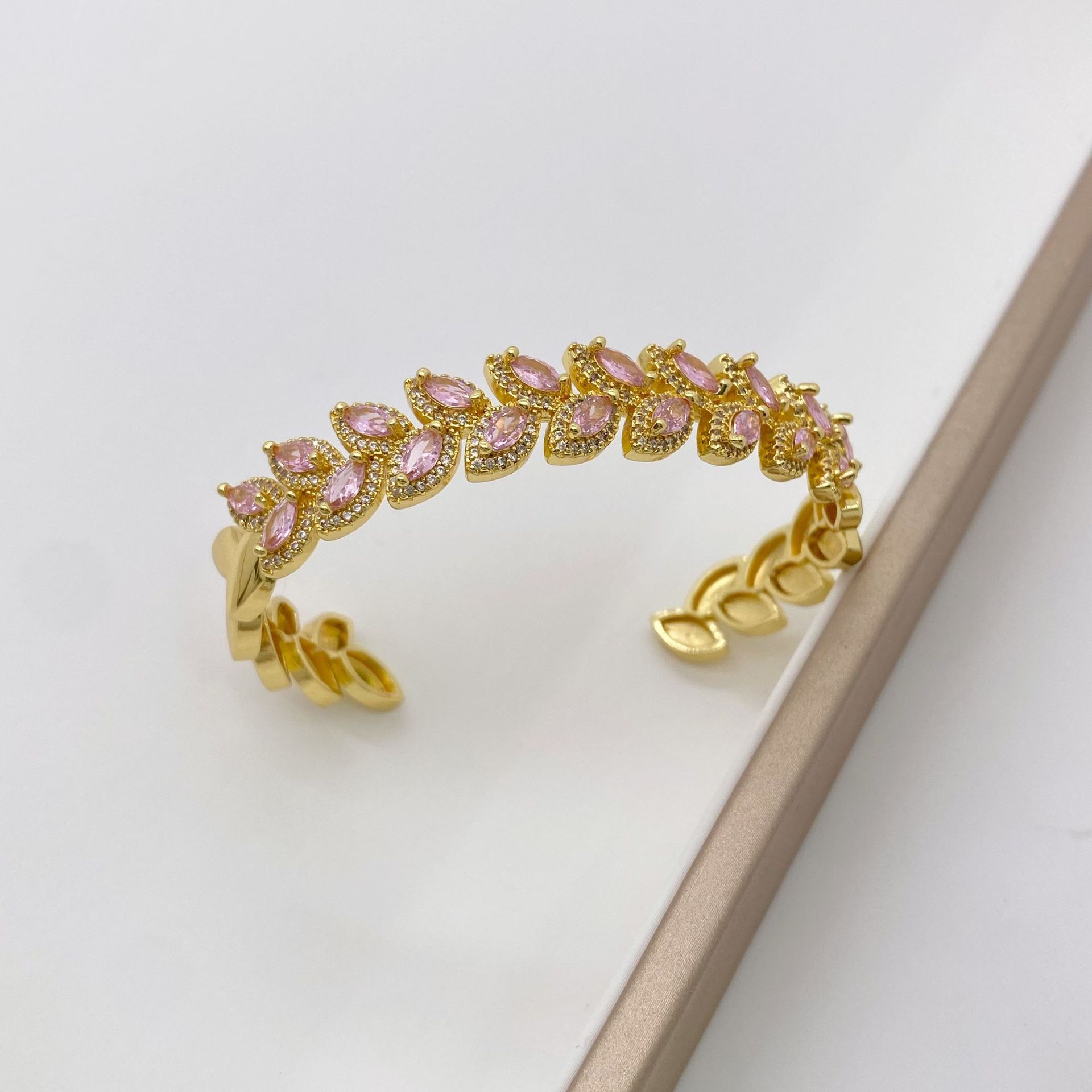 Copper-plated 18K gold sparkling light luxury high-end leaf ring bracelet set, exquisite and fashionable style set wholesale pic 14