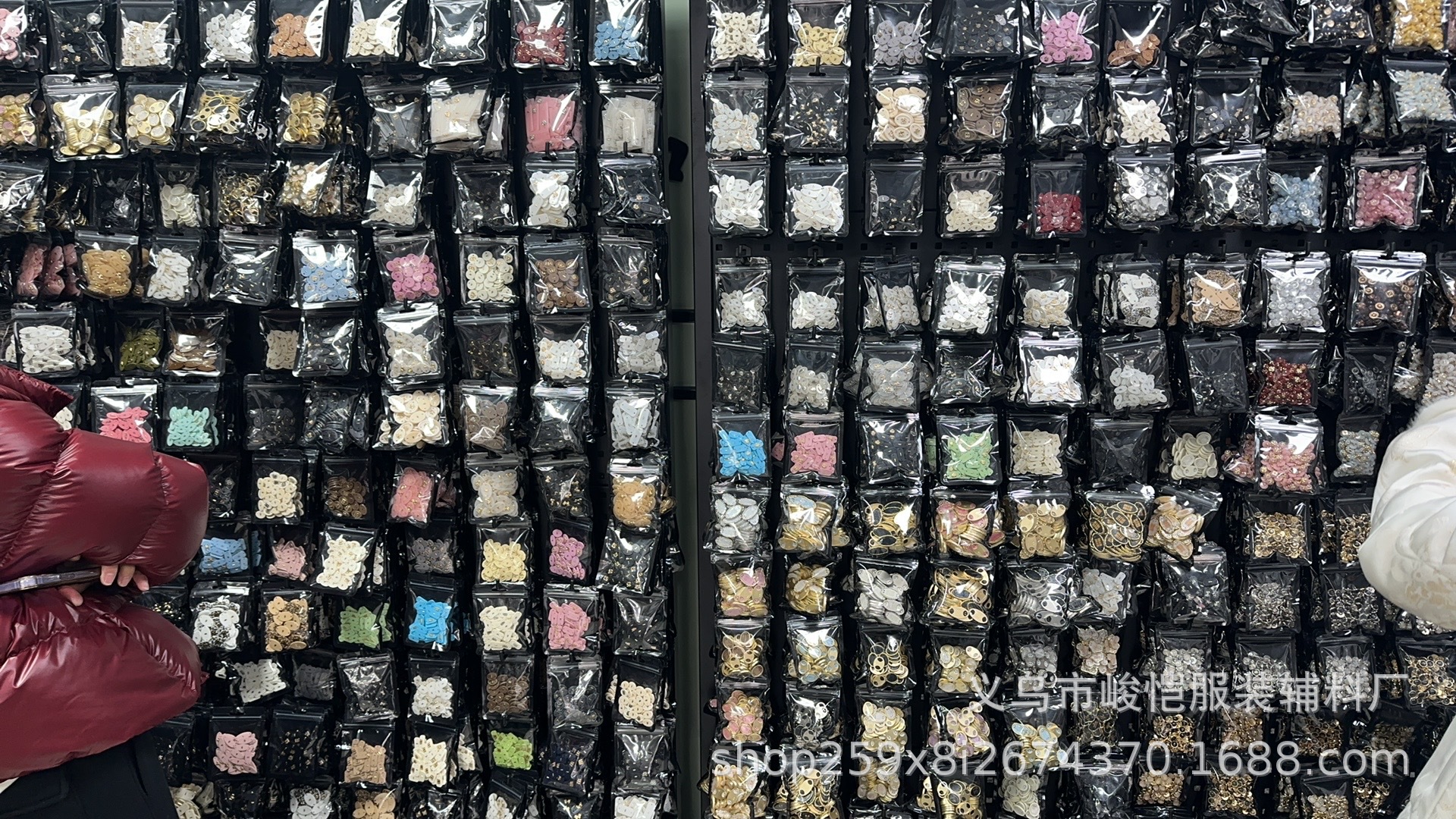 新品爆款仿贝树脂红色双孔服装辅料毛衣袜子针织衫上衣DIY装饰标详情1