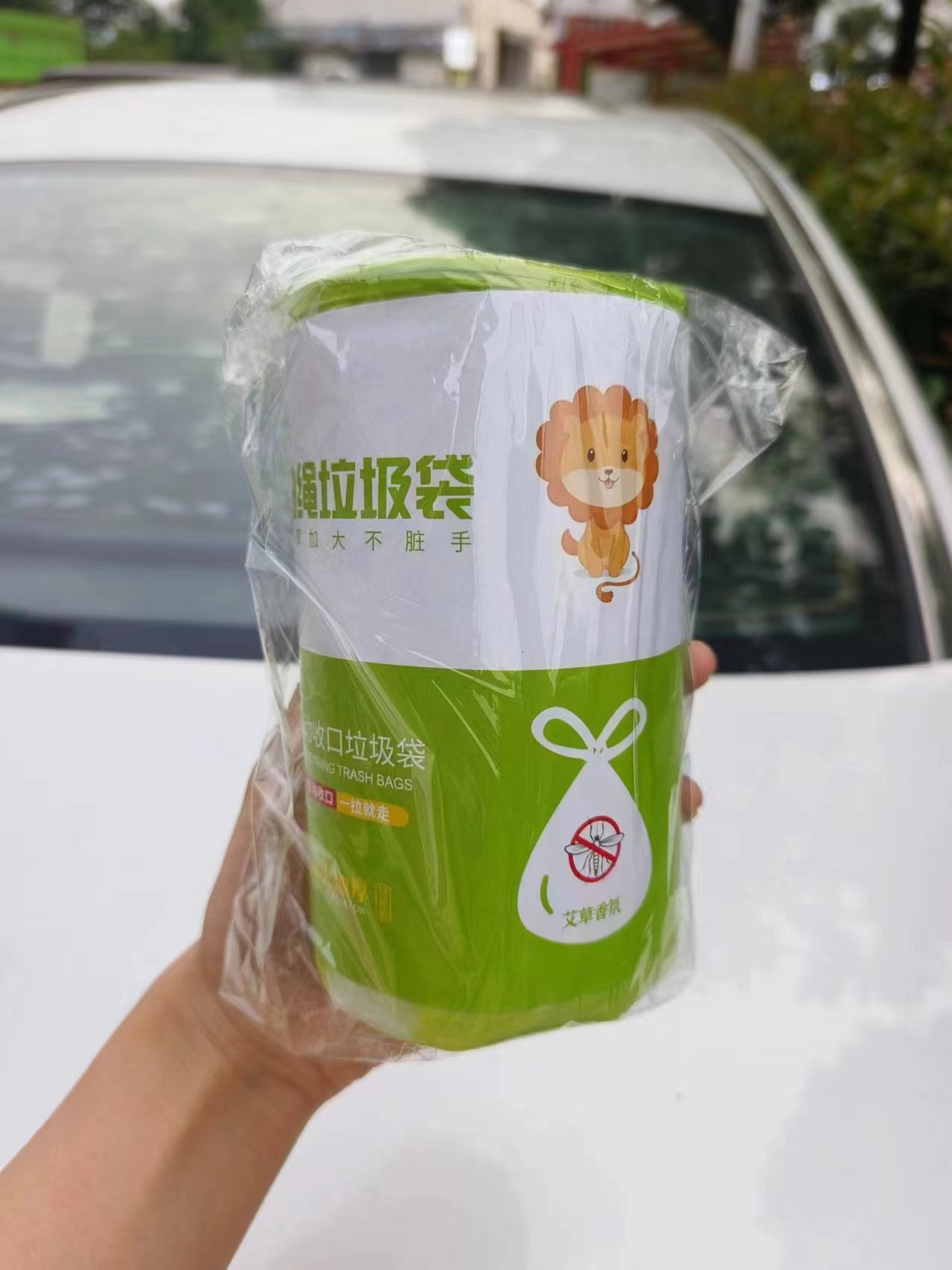 New mugwort scented garbage bags have been launched. Mugwort scented hand-held plastic garbage bags, thickened for the kitchen, large size, no tearing, extra thick pic 3