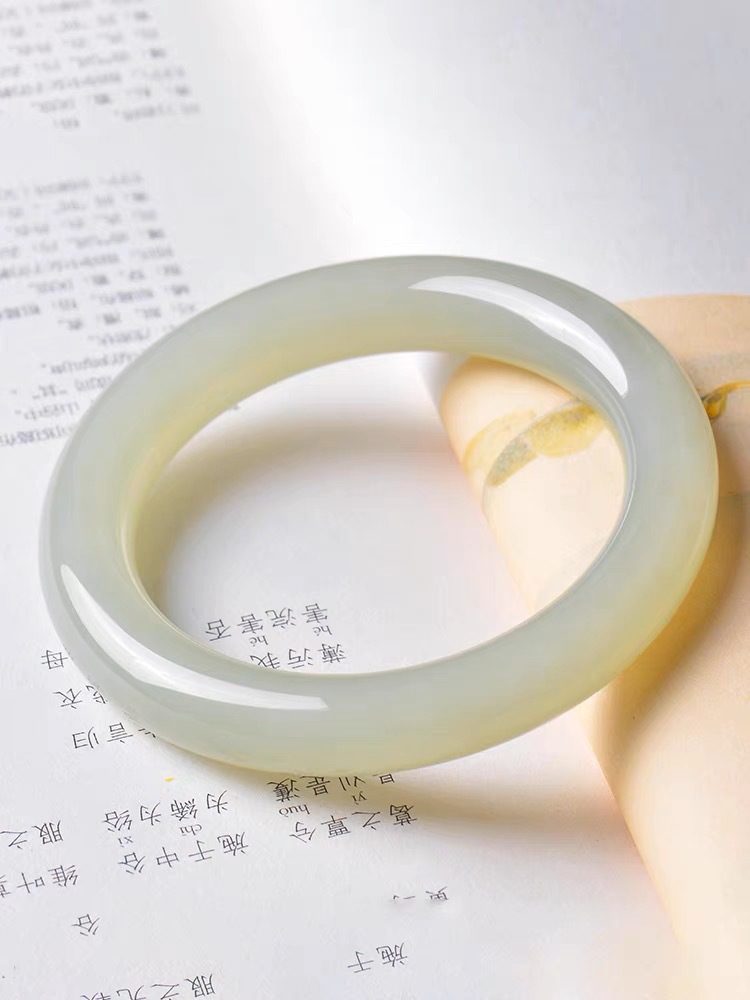外蒙料青白玉 胖圆条 晴水女士手镯和田青玉女款仙女圆条新款玉镯详情3