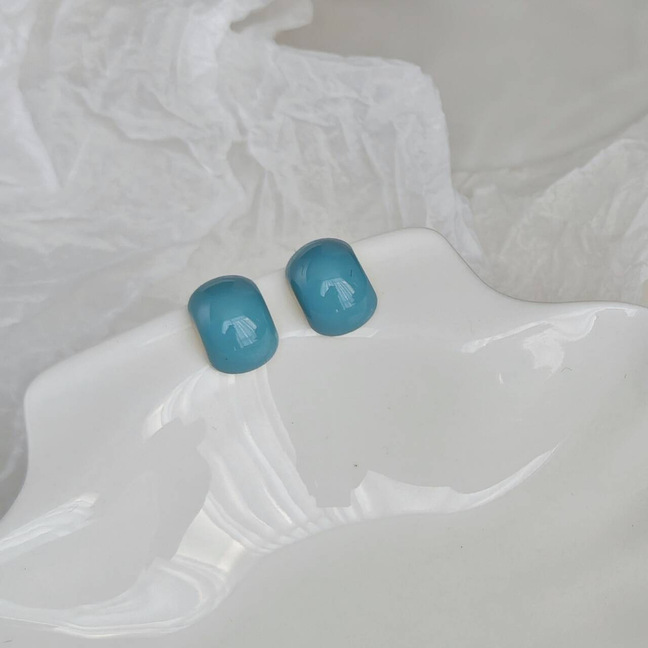 Niche ins minimalist colored drip glaze dopamine earrings, gentle and creamy C-shaped blue large circle ear rings for round faces pic 78