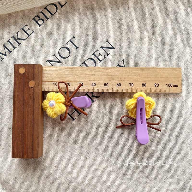 A new Korean knitted sweater, fashionable and cute, colorful flower bow clip, bangs clip, and a pair of broken hair clips for girls pic 8