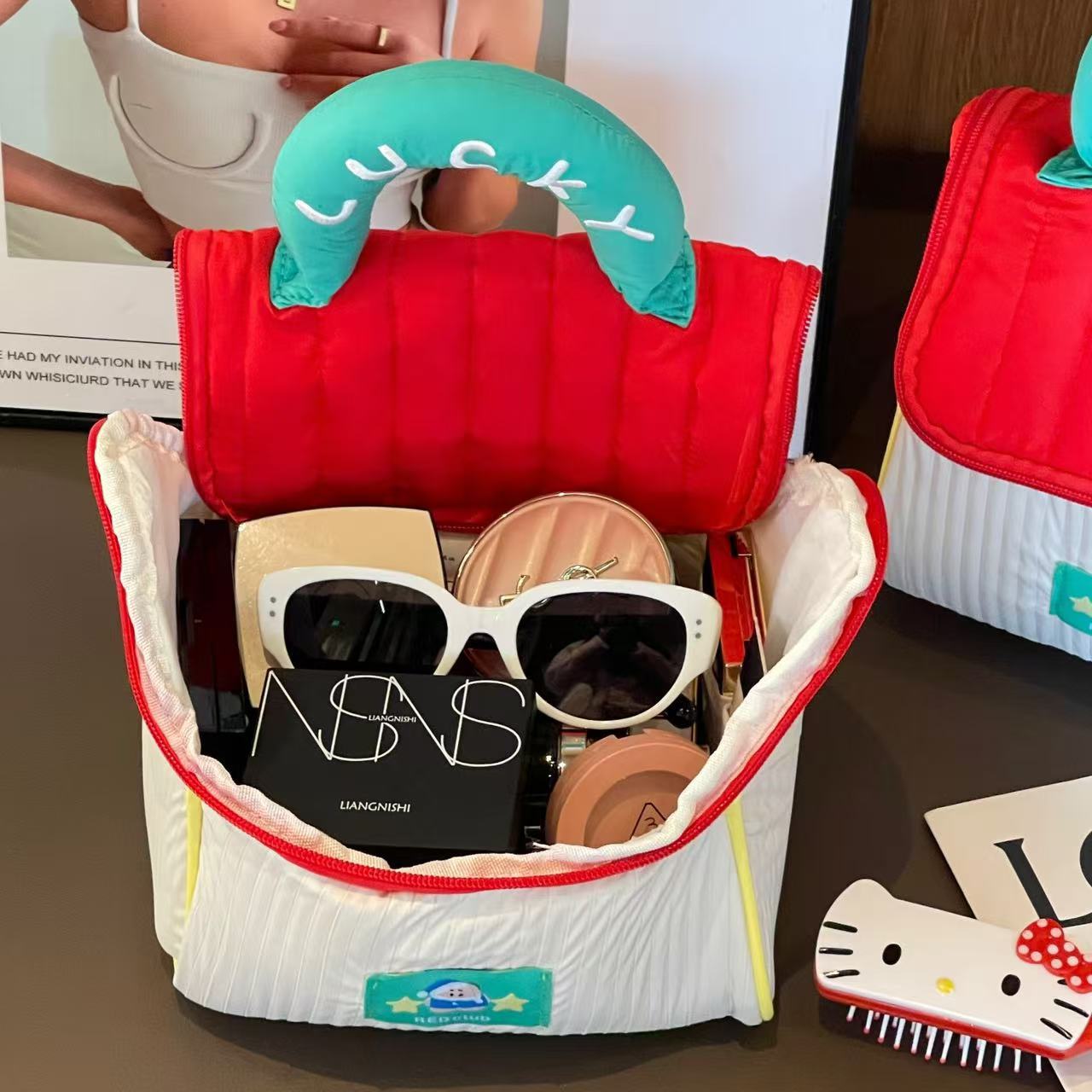 小房子化妆包可爱大容量高颜值手提便携防水旅行收纳包加厚洗漱包详情12