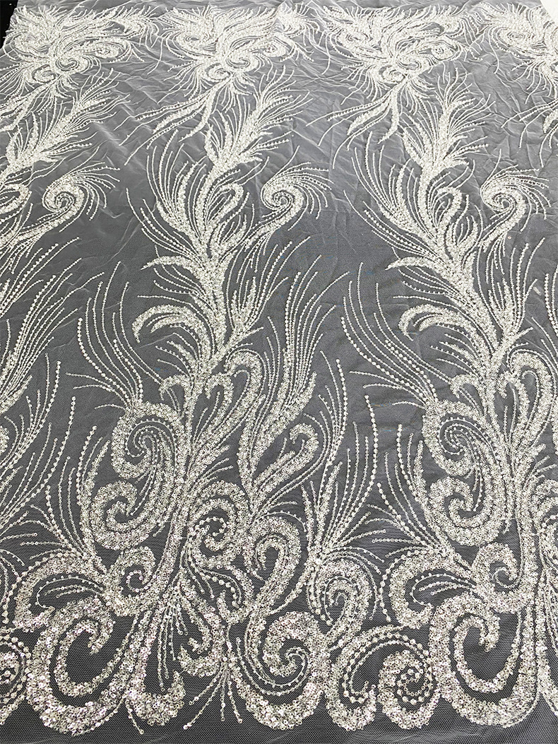 中大专供珠管珠子亮片网布蕾丝绣花婚纱礼服面料立体花朵亮片面料详情5