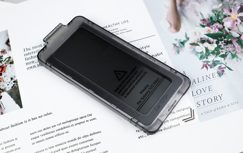 The dust-free cabin is suitable for Samsung s24ultra tempered film. Samsung S24 tempered film phone film dust-free cabin film application pic 17