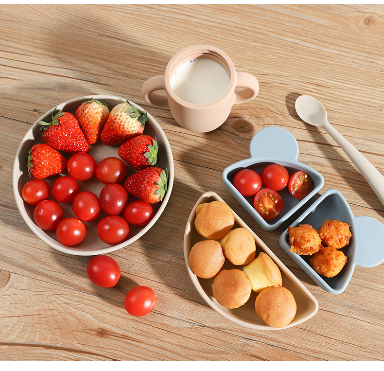 儿童卡通硅胶餐盘婴幼儿喂养餐具套装宝宝辅食分格熊餐盘硅胶餐盘详情16