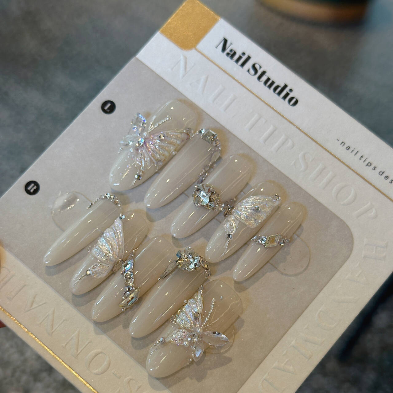 Nai Xi [Original] Pure handcrafted wearing, European and American fairy-like high-end light luxury three-dimensional relief butterfly super-bright zircon pic 3