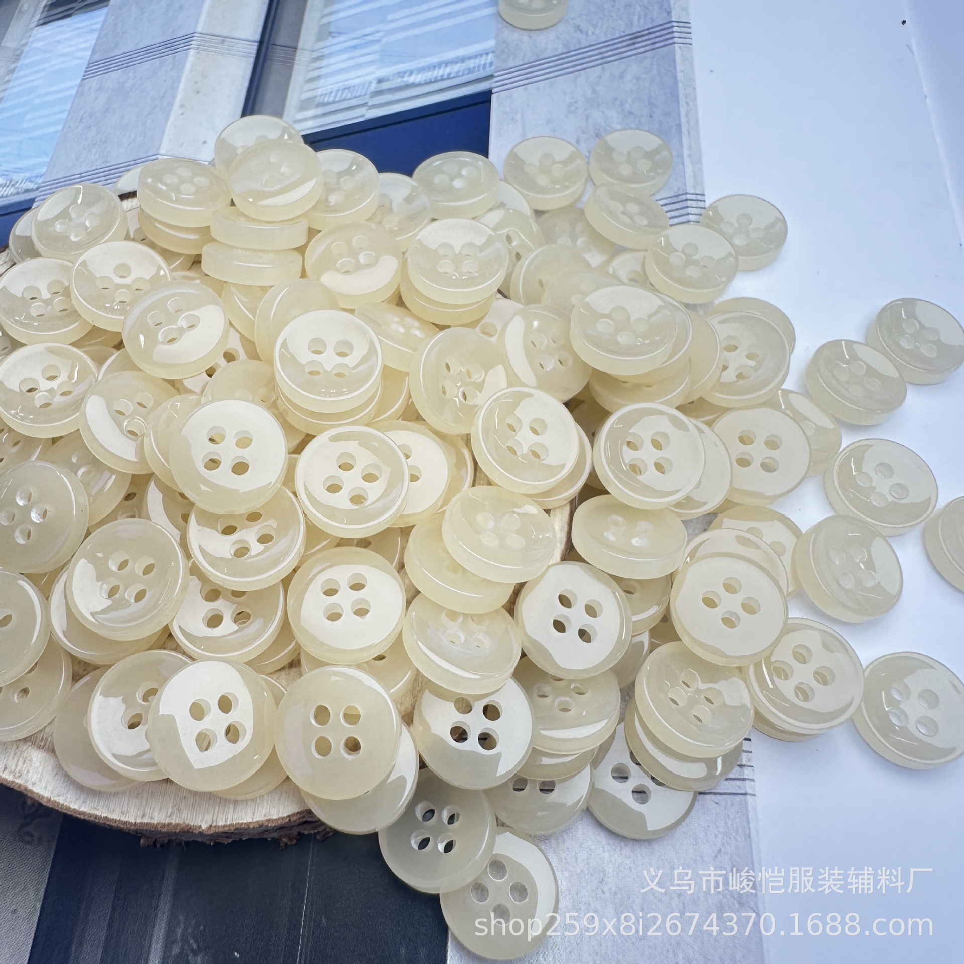 A set of 20 colored buttons, metal four-piece buttons, disc buttons, cufflinks and buttons pic 20