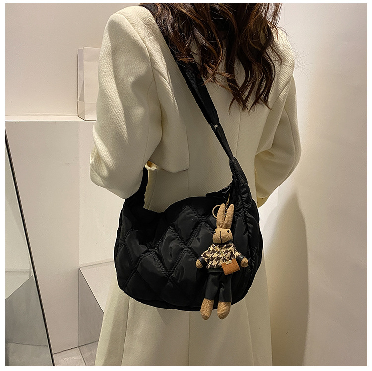 The new, trendy and fashionable single-shoulder crossbody bag with diamond-patterned embroidery thread for women in 2021, the popular dumpling bag pic 38