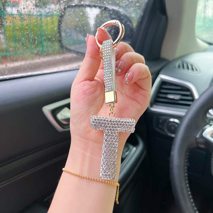 字母钥匙扣陶泥镶钻圆形挂件汽车包包装饰女款精致钻绳挂饰摆件详情4