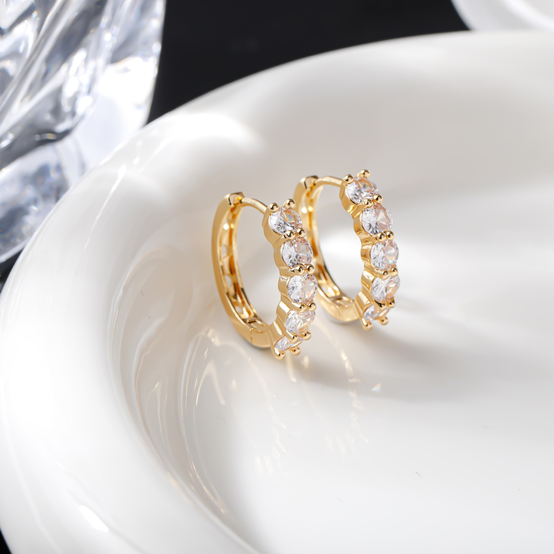 New European and American row diamond imitation moissanite earrings with a light and luxurious style, round zirconia geometric earrings, are selling well on Amazon pic 9