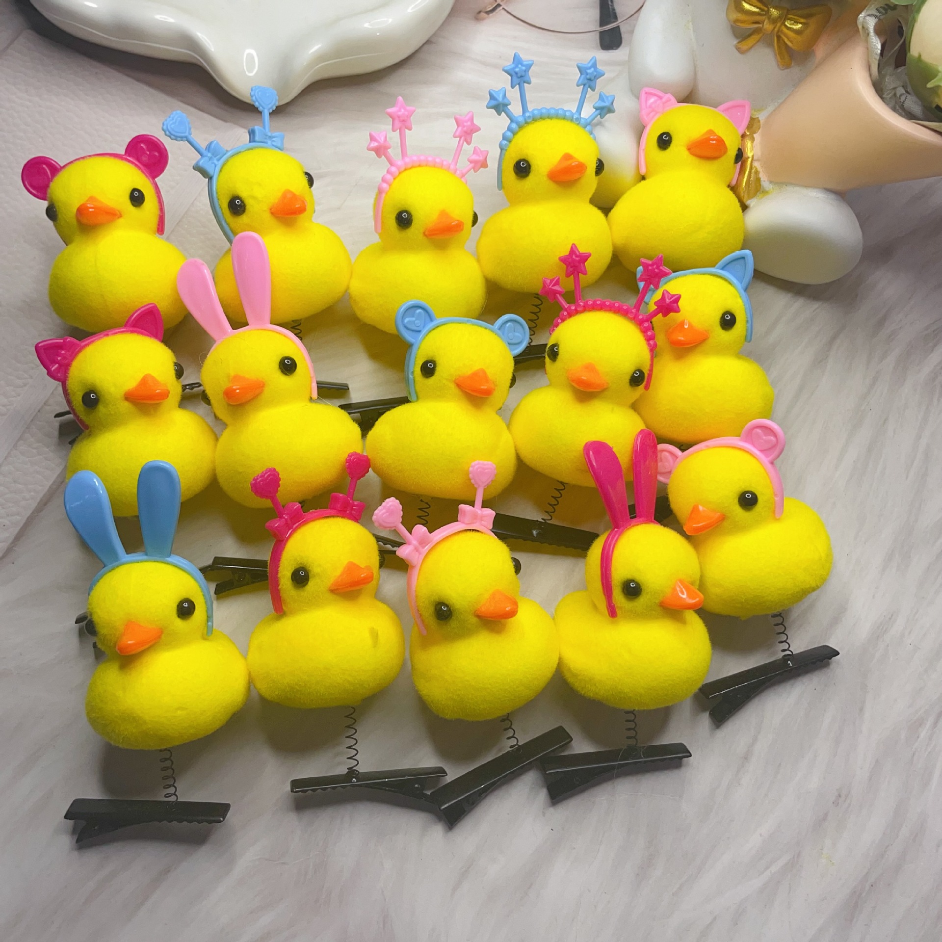 Wholesale of one-yuan hairpins for Internet celebrities, night market street stalls, hairpin accessories, small commodities for street vending, and high-quality duckbill clips and headwear pic 26
