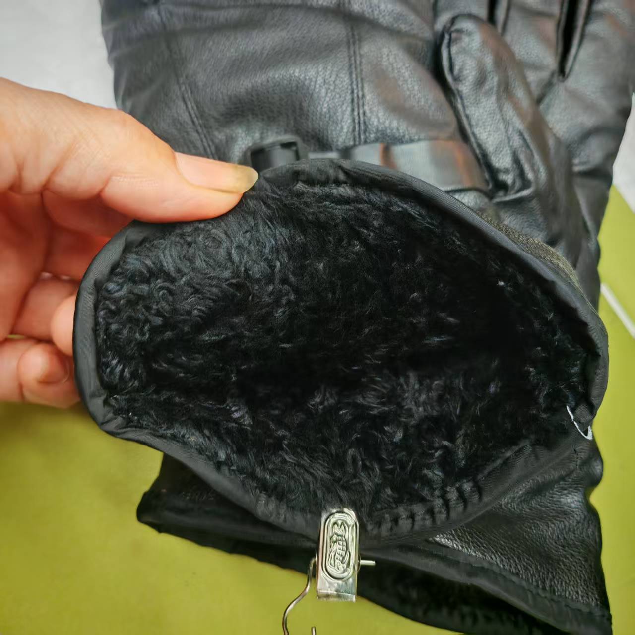 Imitation deerskin sports outdoor fleece gloves for warmth, thickened windproof cycling, winter cotton gloves for cold protection, wholesale from the manufacturer pic 9