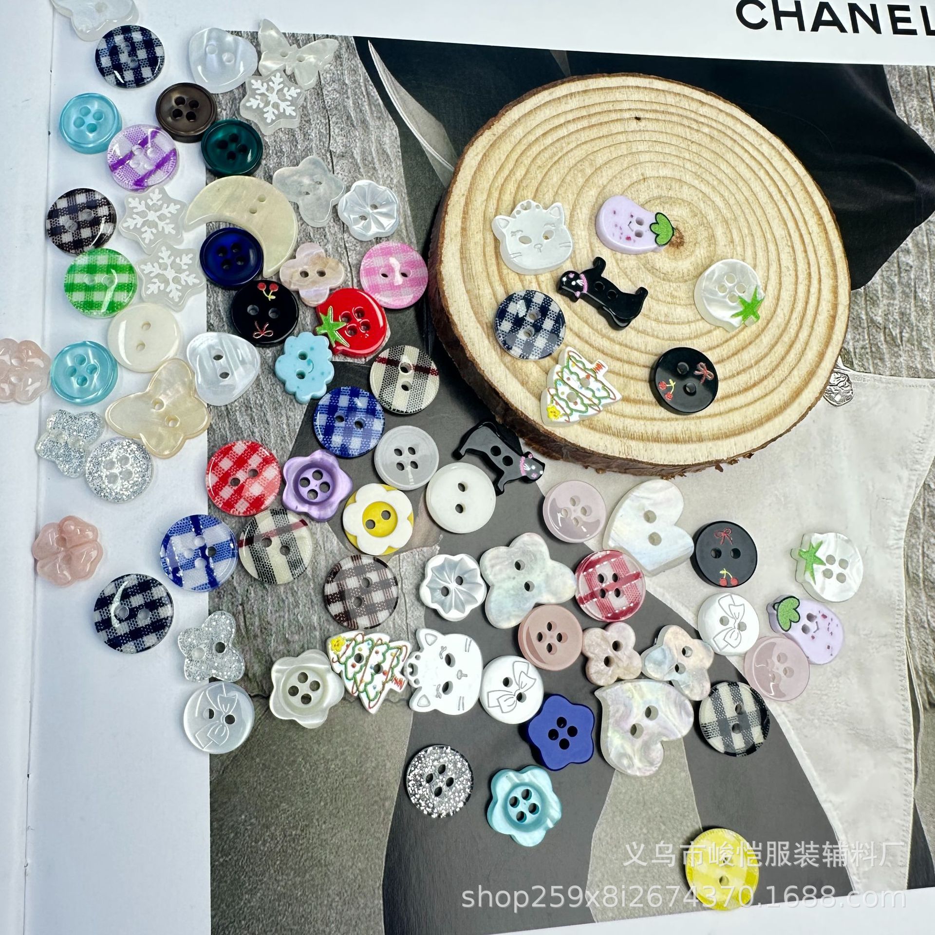 A set of 20 colored buttons, metal four-piece buttons, disc buttons, cufflinks and buttons pic 1