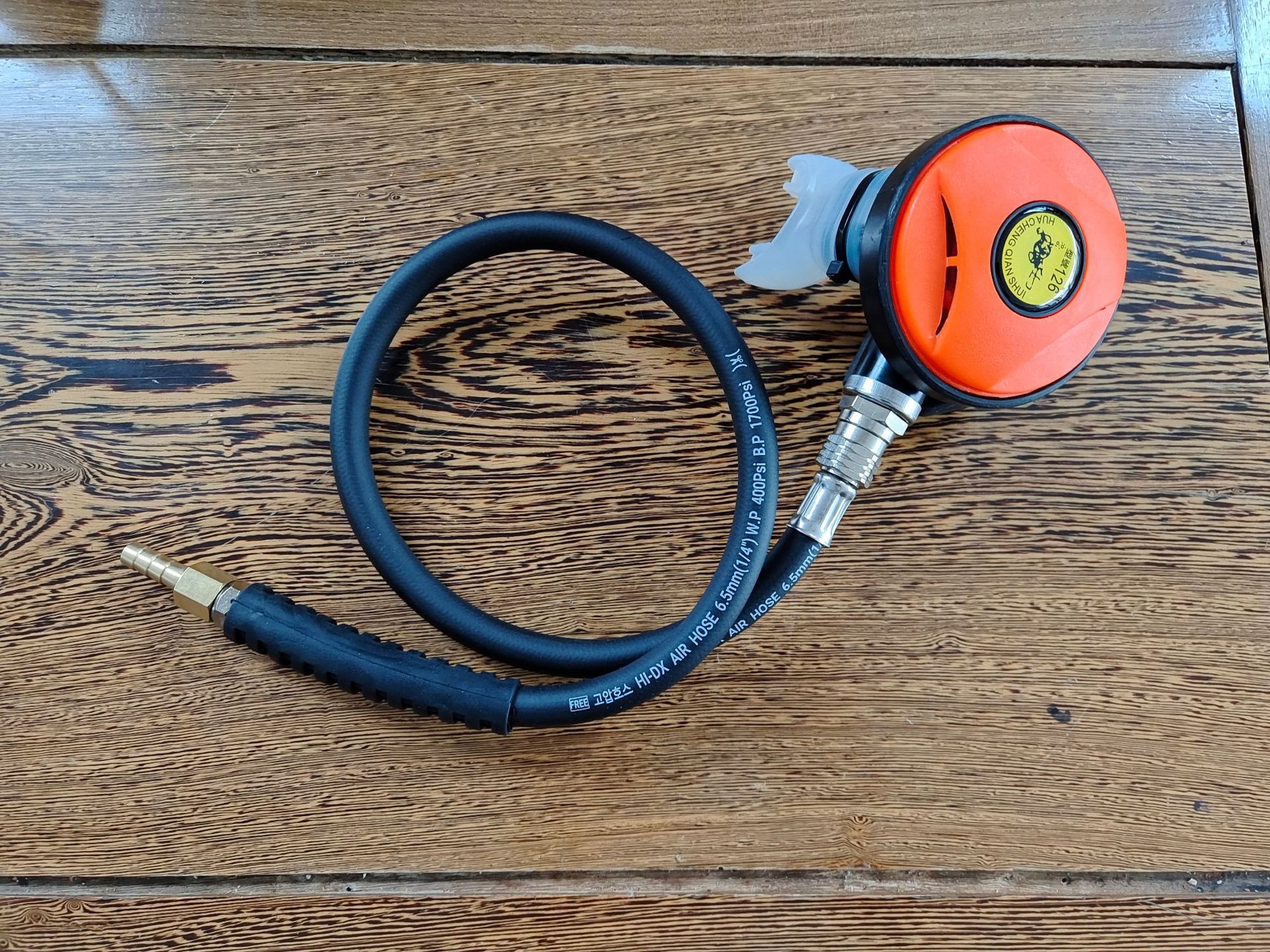 Diving breathing regulator, underwater breathing apparatus, diving secondary regulator, bite the mouth of the first-stage pressure reducing valve pic 7