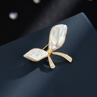 European and American style light luxury bow brooch, original design, simple and versatile, exquisite brooch, new autumn and winter suit pin pic 1
