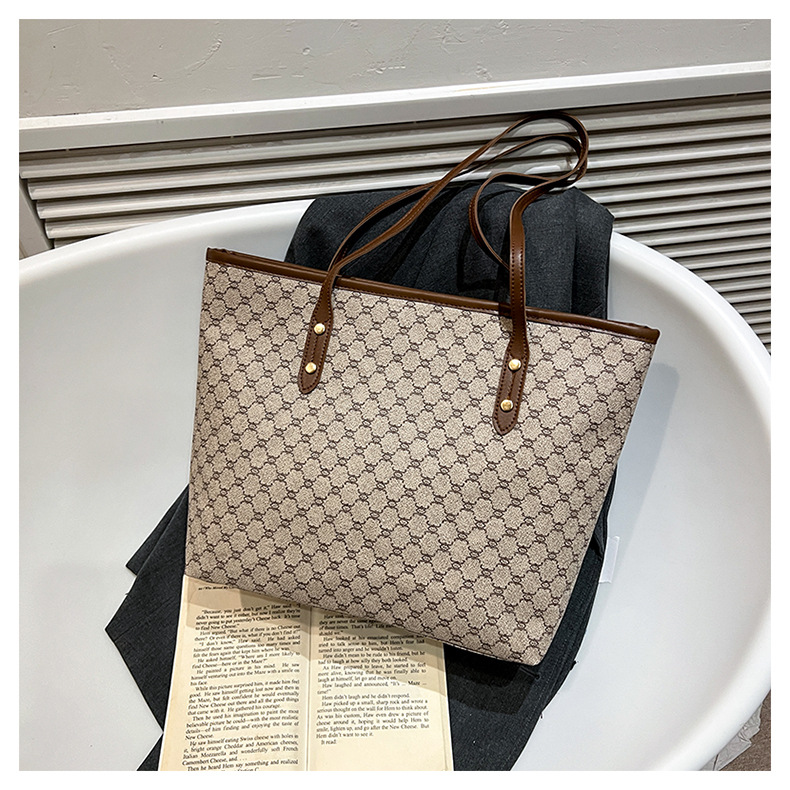 A simple and fashionable large-capacity bag for women in 2025, a trendy six-year tote bag for women, a large-capacity single-shoulder bag for commuting pic 19