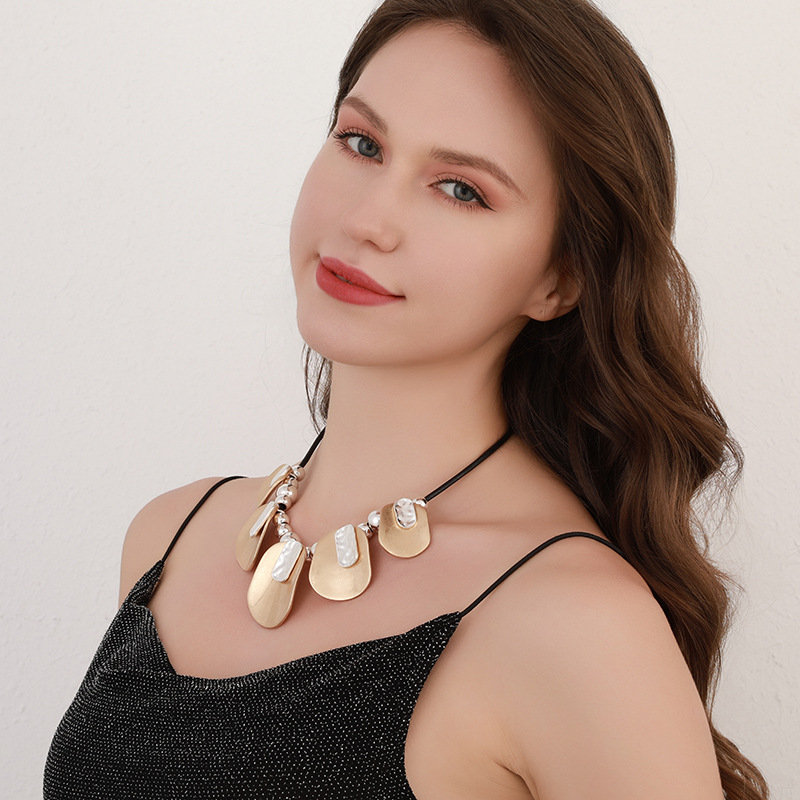 跨境亚马逊复古时尚女士短项链夸张百搭锁骨链金属拼接锁骨链批发详情5