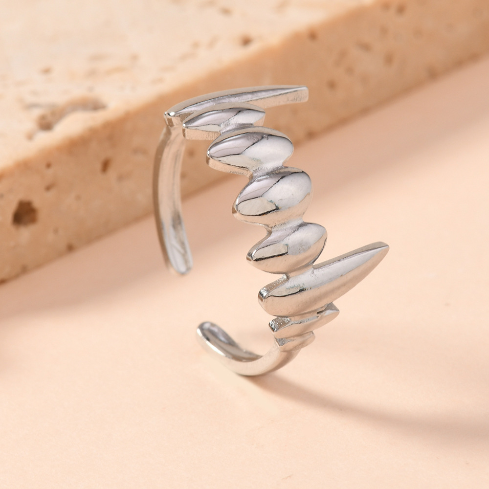 跨境时尚设计感朋克风饰品 个性不锈钢油压獠牙 牙齿钛钢开口戒指详情7