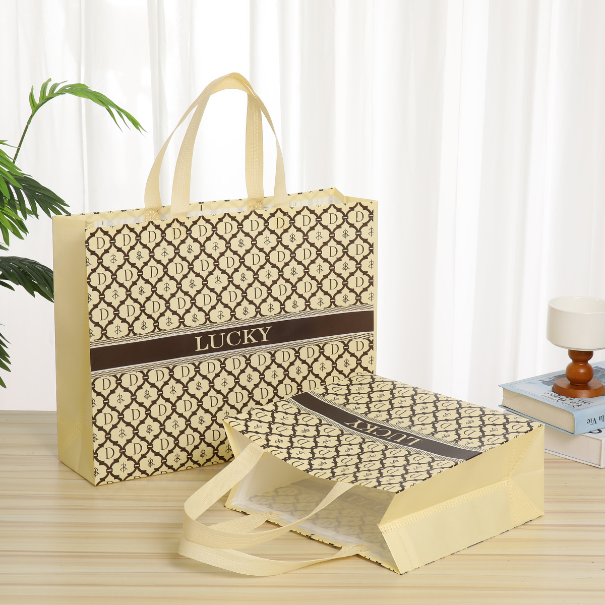 现货无纺布袋覆膜彩印横版服装购物手提袋 立体设计折叠便携广告礼品袋环保耐用详情3