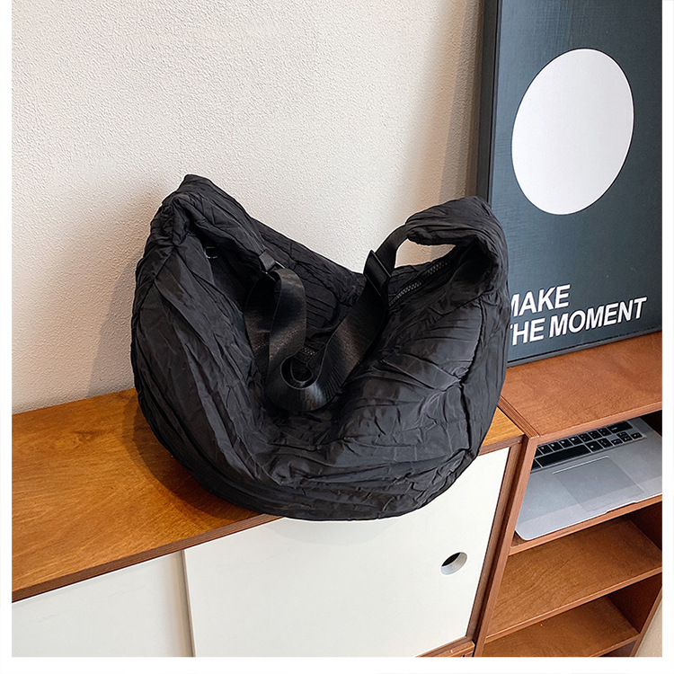 新品褶皱半月包简约时尚斜挎包大容量潮搭单肩包慵懒风都市休闲包详情27