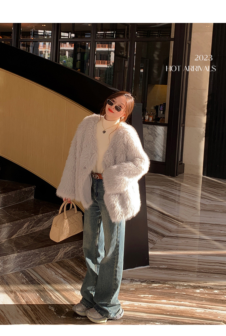 For women in winter, add a thick one-piece fleece jacket. For autumn and winter, pair it with a semi-high neck knitted base layer and a white warm top pic 17