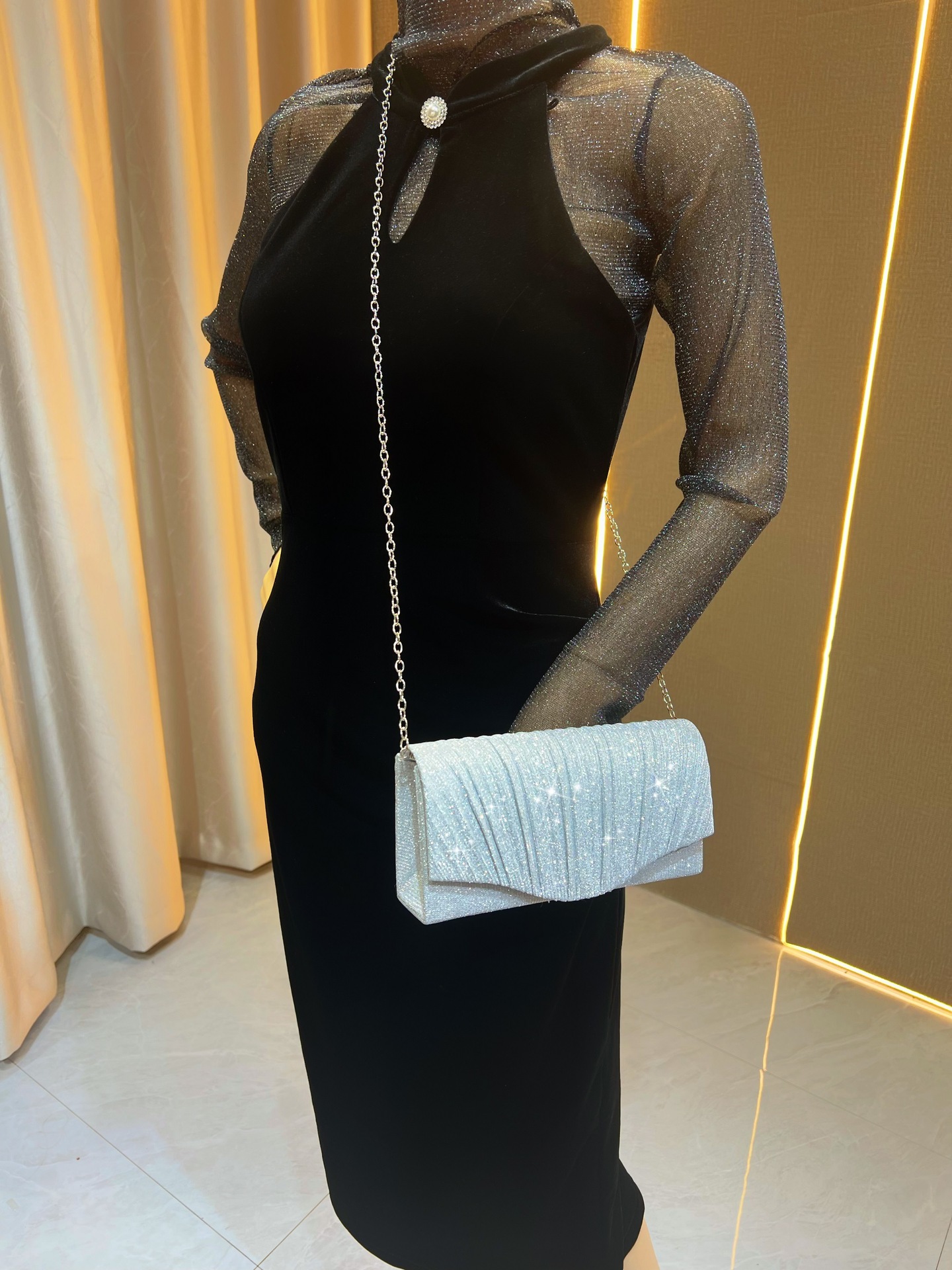 女士银色晚宴褶皱闪亮高级感手拿包晚装包礼服手包女士婚礼女包详情11