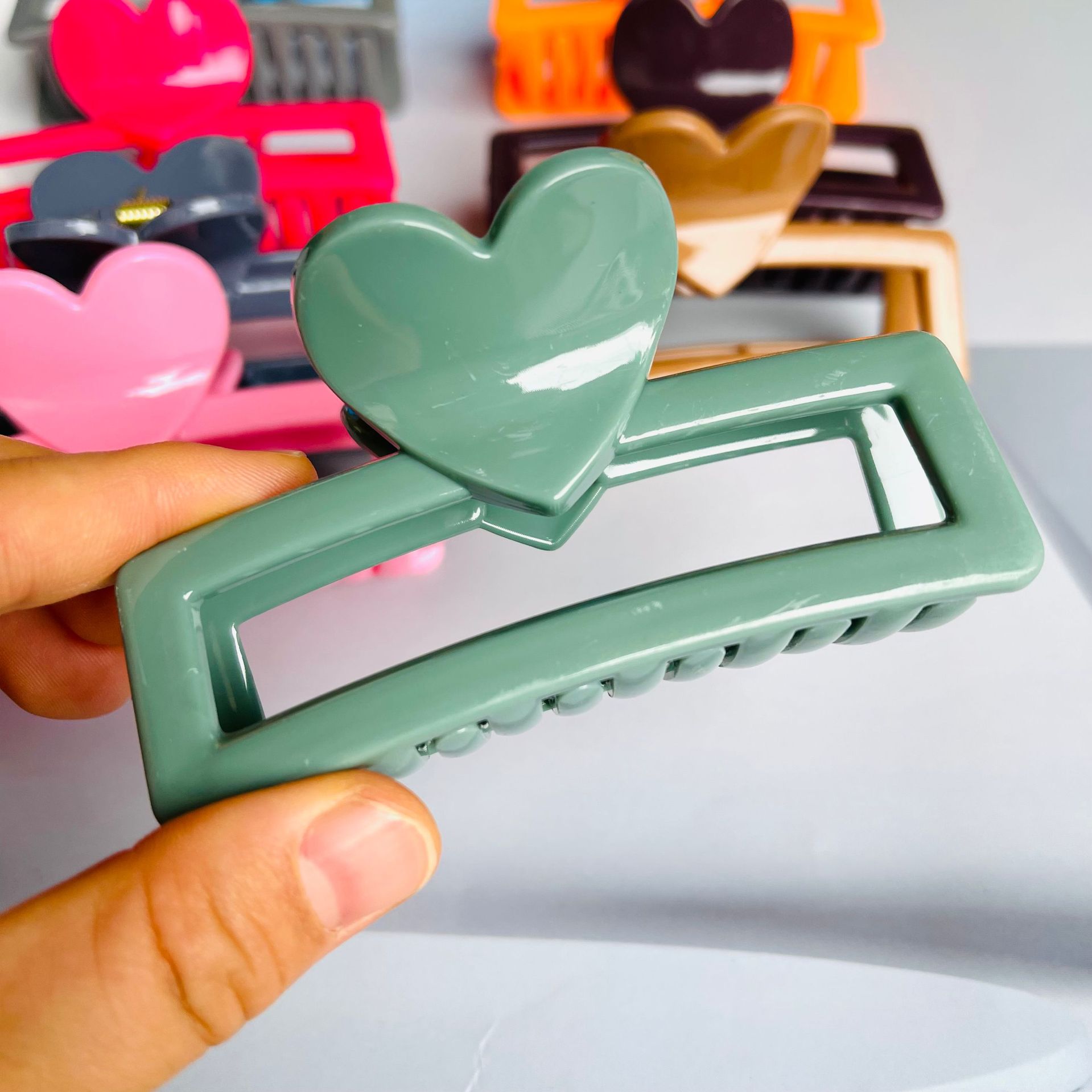 【 Zone 1-12 】7003 heart-shaped Square Hairpin 12/ pack 1200/ box Large heart-shaped square hairpin 1 yuan 2 yuan Store Supply Heart-shaped hair clip Back head bun Hairpin clip clip Hair accessory batch pic 2