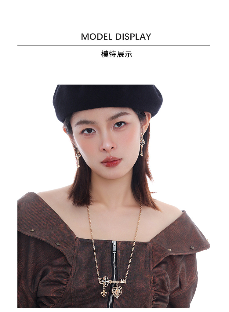 The gilded lock core key series earrings are original designs for women. They are niche, exquisite, fashionable, versatile and high-end earrings pic 6