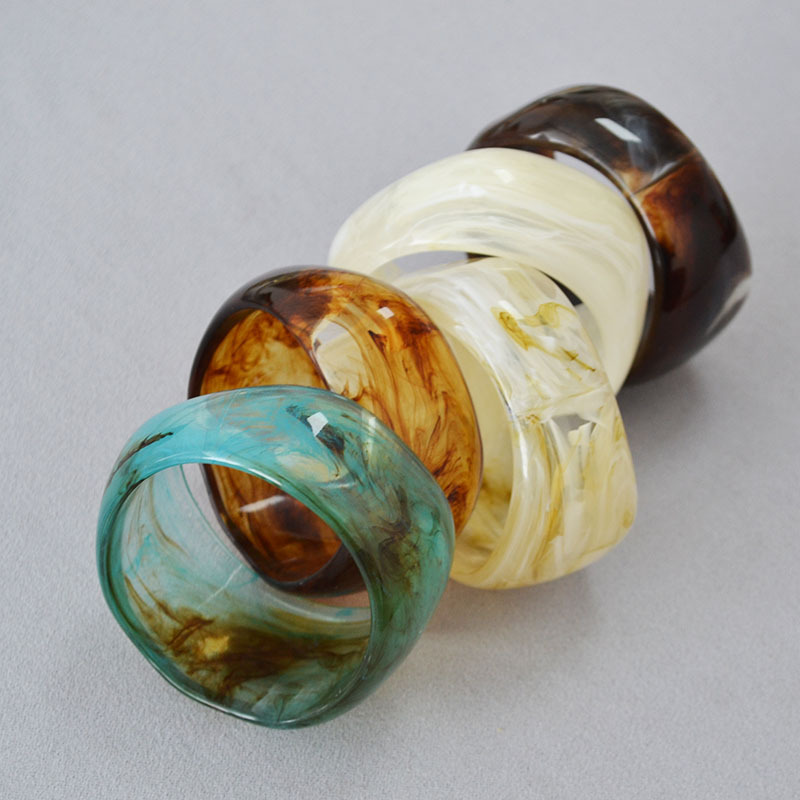 欧美时尚夸张小众复古文艺不规则亚克力水墨晕染宽版高级感手镯女详情4