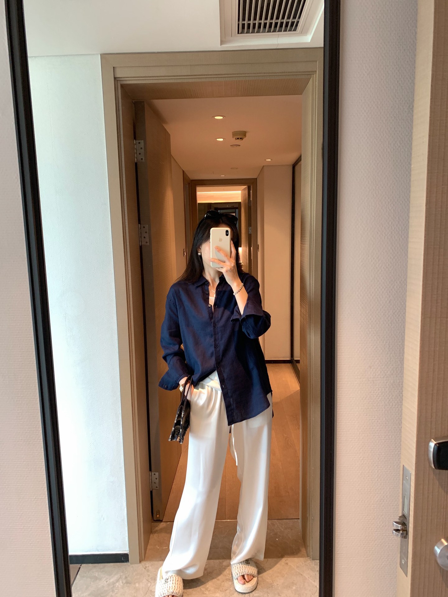 020810 春季新款女士刺绣亚麻平纹纯色简约宽松通勤舒适衬衣衬衫详情44