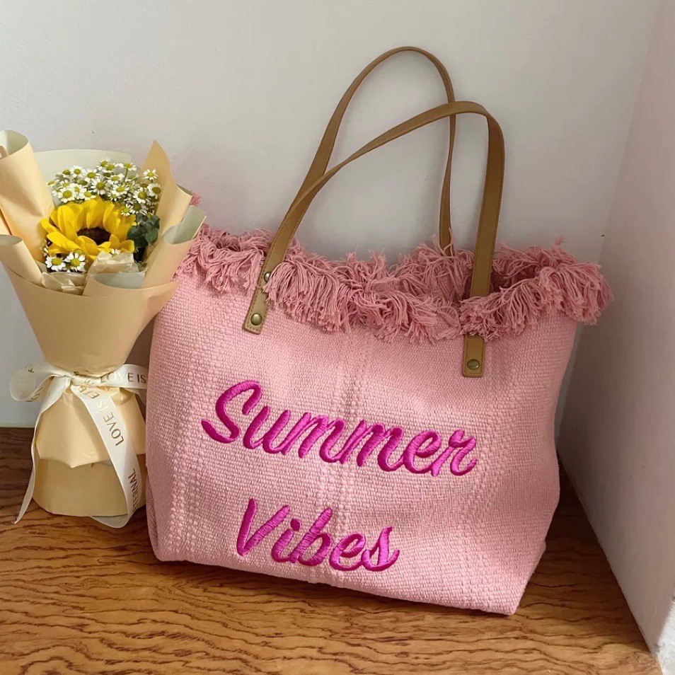 The 2023 new collection of handbags features simple and niche beach bags, travel bags, fringed tote bags, large-capacity single-shoulder bags, and is trendy pic 18