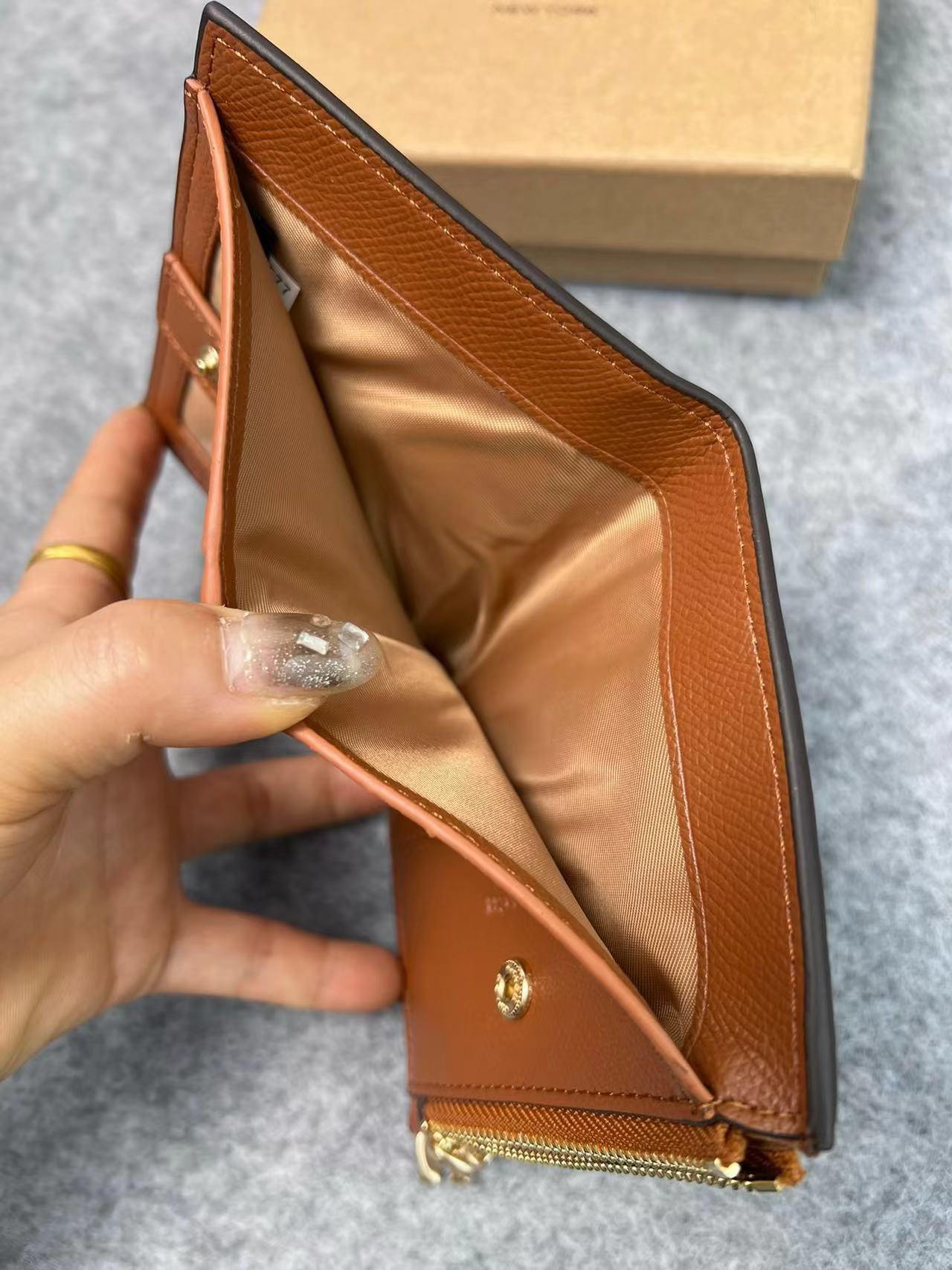 C家两折钱包多卡位PVC印花拉链钱包真皮手拿证件包多款可选详情4