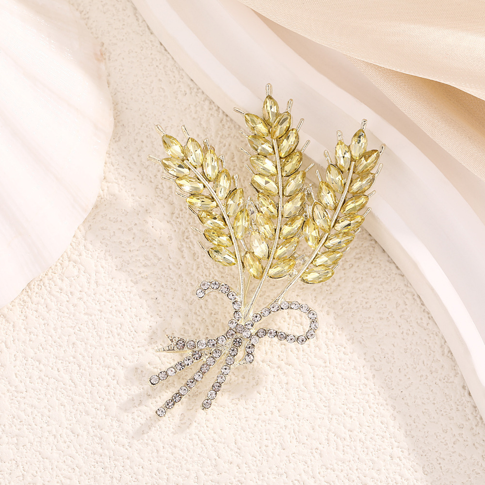 A fresh and delicate peony and zircon flower brooch, a retro pearl fashion pin, a leak-proof clothing accessory, a brooch for women pic 18