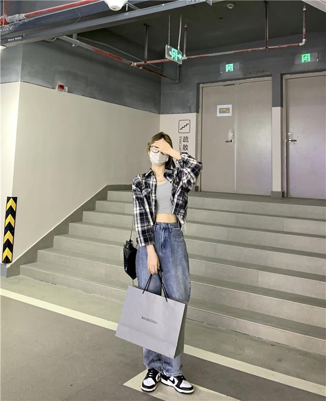 慵懒雅痞调调衬衫须须边短款格子衬衫女夏秋韩版宽松长袖衬衣女详情8