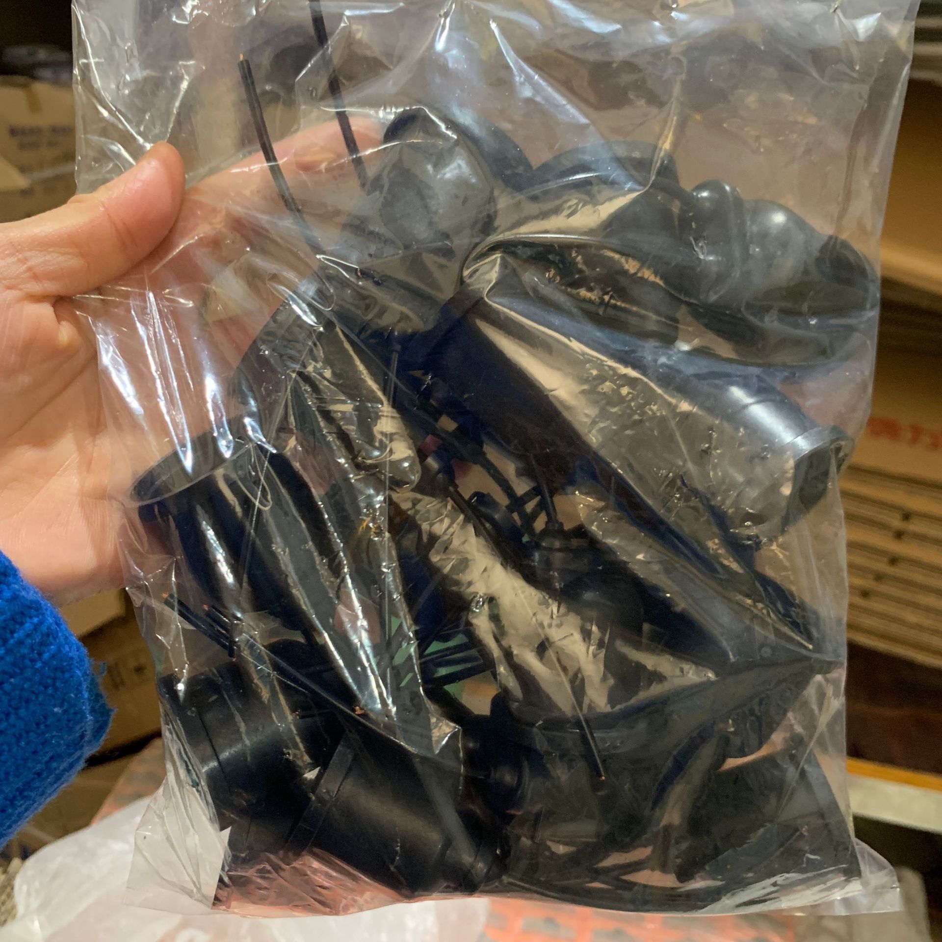 Cross-border supply E27 plastic wire waterproof lamp cap, lamp base, hanging threaded lamp socket, outdoor lantern lamp cap pic 6