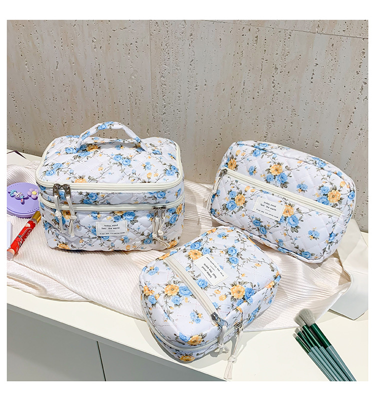 新款碎花化妆包大容量高级感化妆品收纳包便携旅行洗漱包手拿包详情22