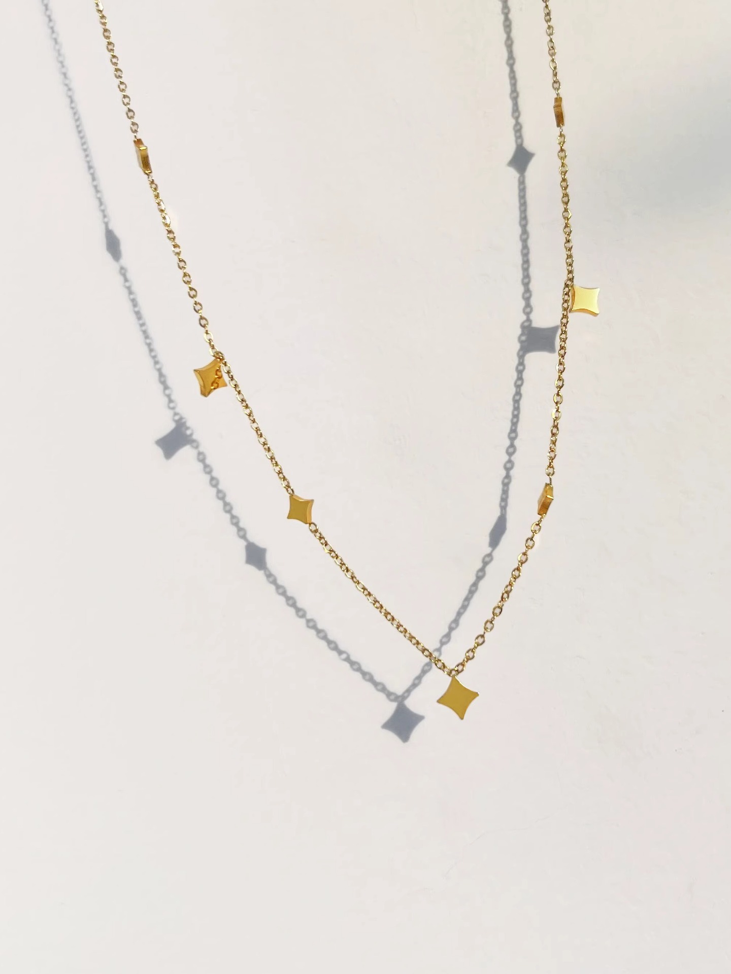 Sequined five-pointed star necklace, French simple and elegant, exquisite titanium steel gold-plated color-preserving collarbone chain, star necklace for women pic 4