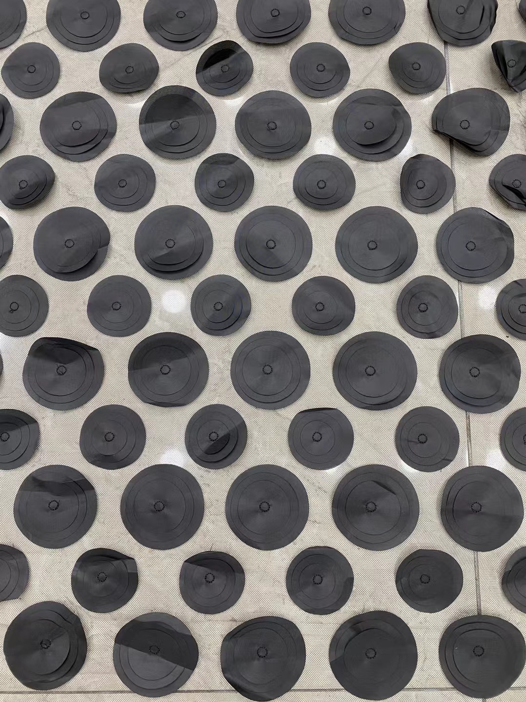 欧洲站激光立体刺绣面料多色网纱圆圈绣花布时尚女装连衣裙面料详情13