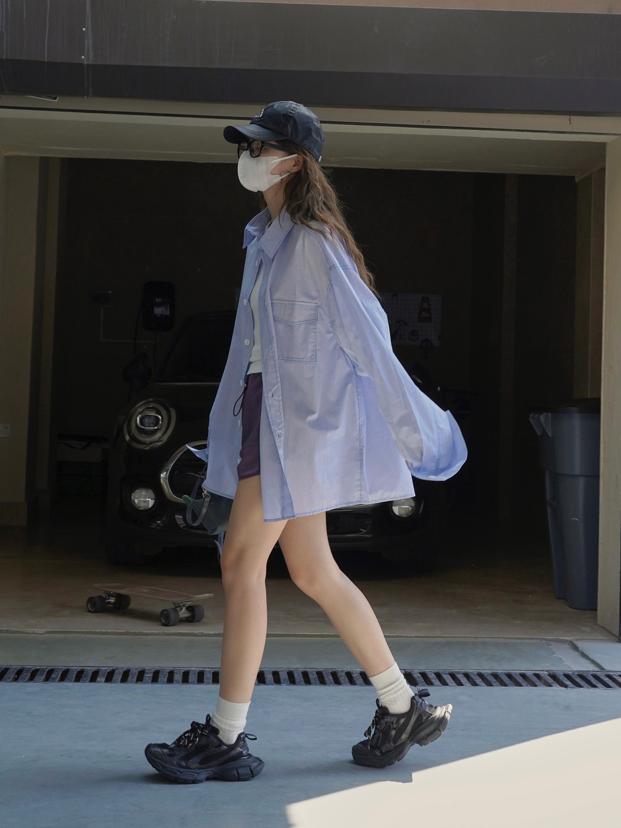 The new summer Japanese-style casual shirt with a large silhouette and blue and white checkered pattern from Louvre is skin-friendly and comfortable for women pic 19