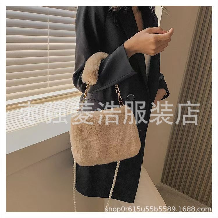 手提毛绒小方包女士单肩包包新款小众链条斜挎包时尚方包毛毛包详情22