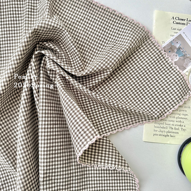 The new spring polka dot printed silk scarf is sweet and versatile. It is a neckband accessory that exudes a sense of elegance and sophistication for young girls. It is a thin and niche square scarf for women pic 12
