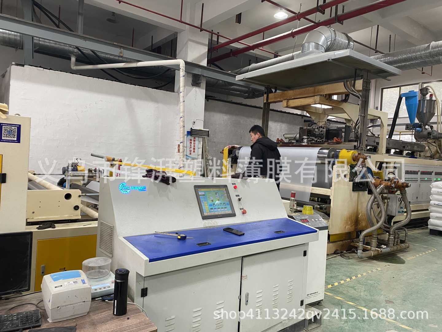 The manufacturer supplies CPE film dust covers, bath curtains, film rolls, and various specifications of plastic films, co-extruded films, and cast films pic 9