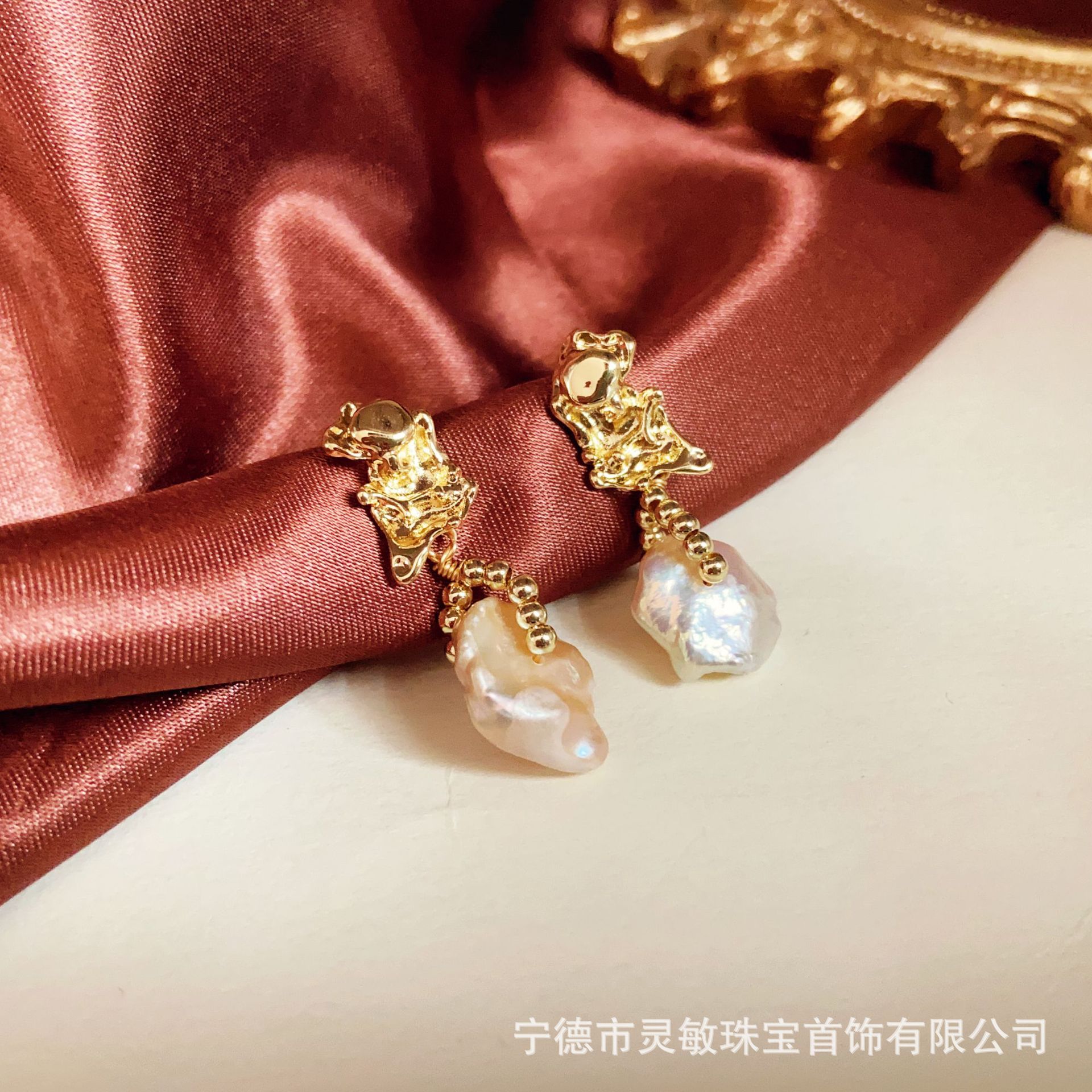 暮霞与巴洛克珍珠耳钉新款秋冬女高级感耳钉气质精致跨境详情2