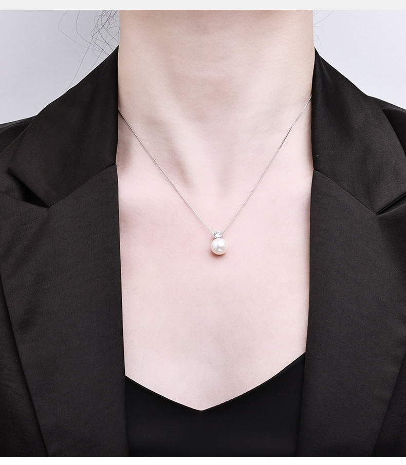 A versatile moissanite freshwater pearl pendant for women, a niche design for wholesale. s925 sterling silver collarbone chain pic 3