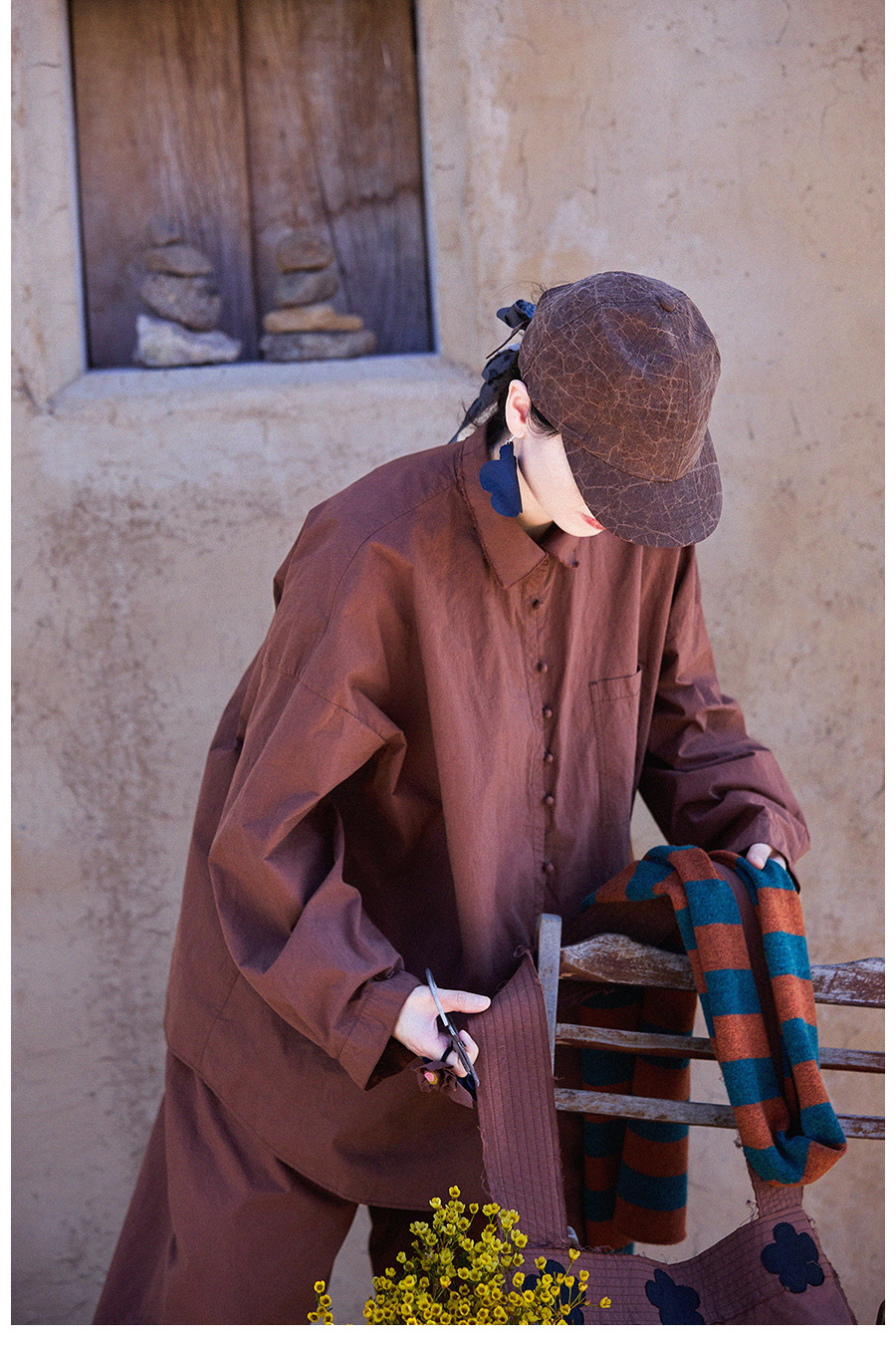 New autumn and winter style, artistic and retro original hazelnut red-brown cotton casual top, high-density, slightly elastic loose shirt for women pic 19