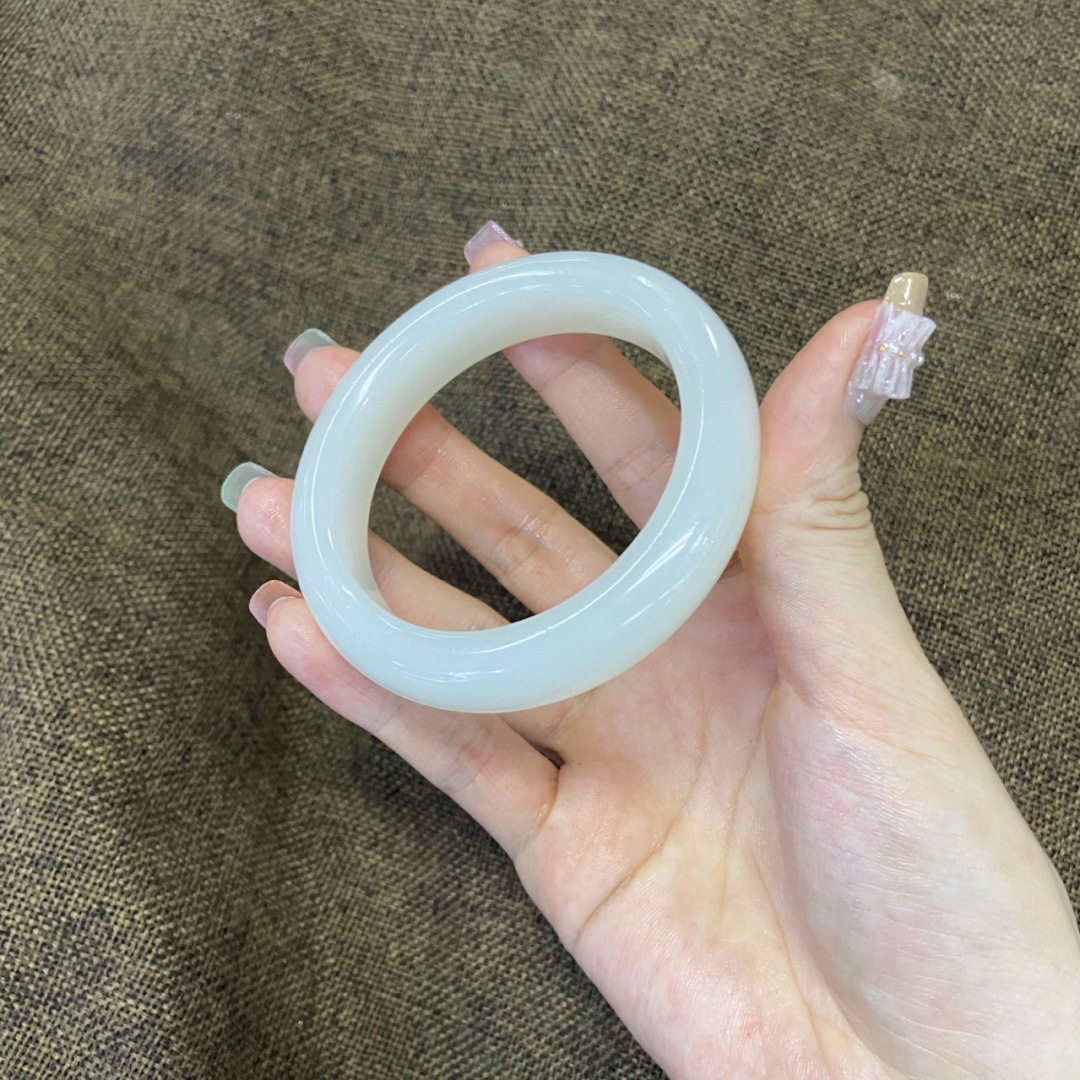 新疆和田玉白玉手镯女平安镯宽版扁条翡翠正品羊脂玉青玉贵妃镯子详情5